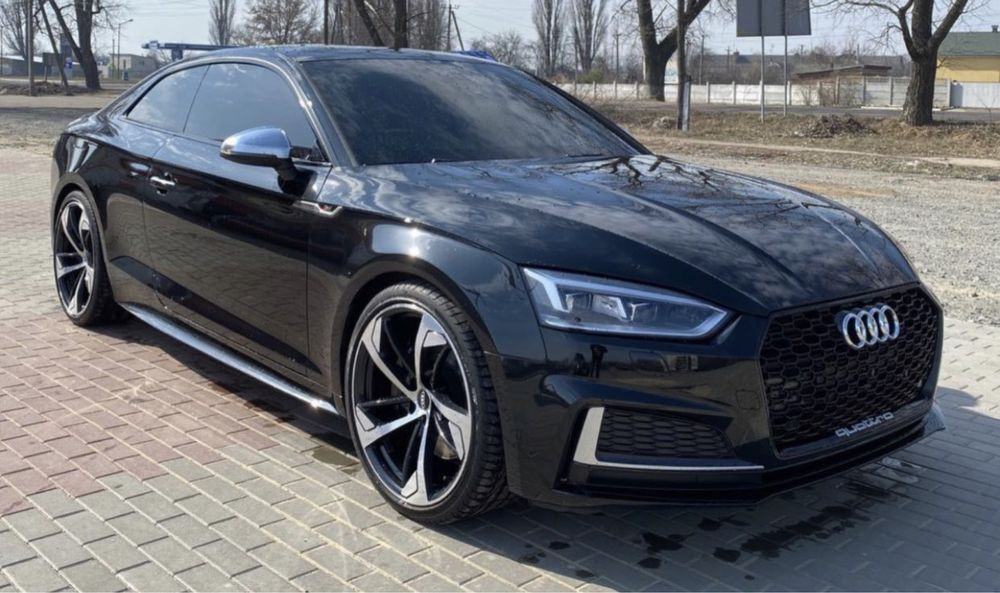 Решетка радиатора Audi A5 B9 в стиле RS5 2017-2020