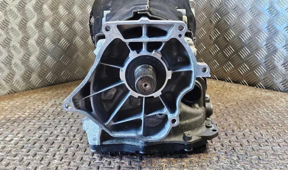 BMW  Коробка передач GA8X51CZ