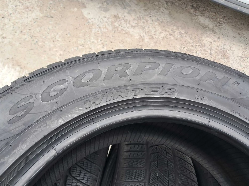 Резина зима 95% протектор Pirelli 235/60 R18 Scorpion Winter