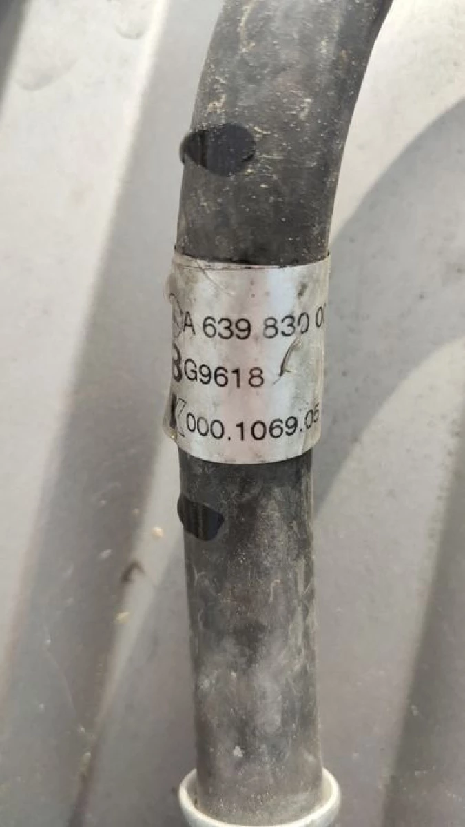 Трубка кондиціонера MB Vito w639 A6398300015