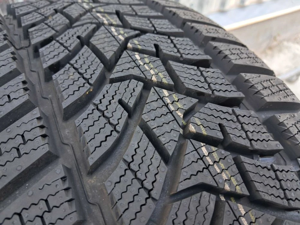 Резина зима НОВА Dunlop 215/50 R17 Wintersport 5