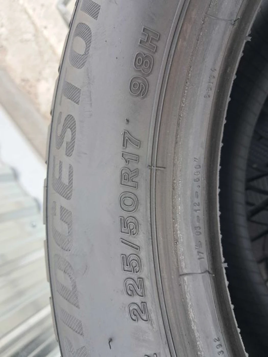 Резина зима 90% протектор Bridgestone 225/50 R17 Blizzak LM001* RFT