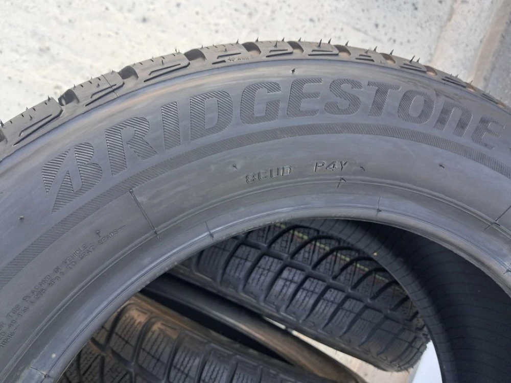 Резина зима НОВА Bridgestone 215/55 R16 Blizzak LM-32