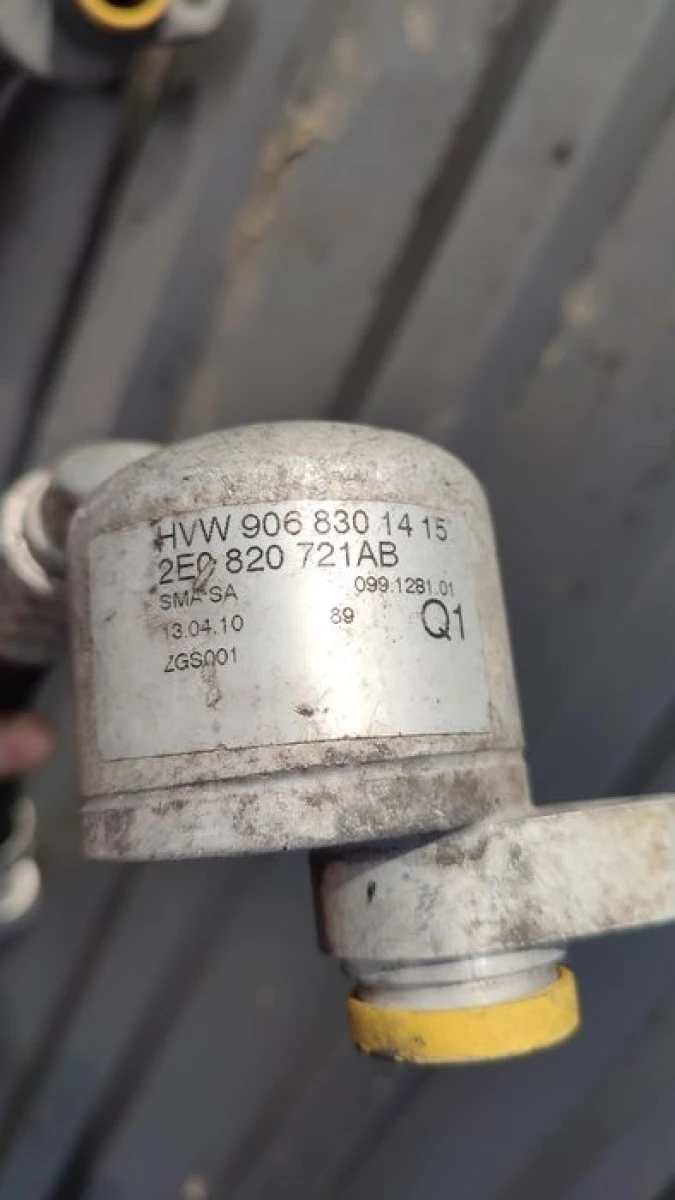 Трубка кондиціонера VW Crafter 2.5 2E0820721AB