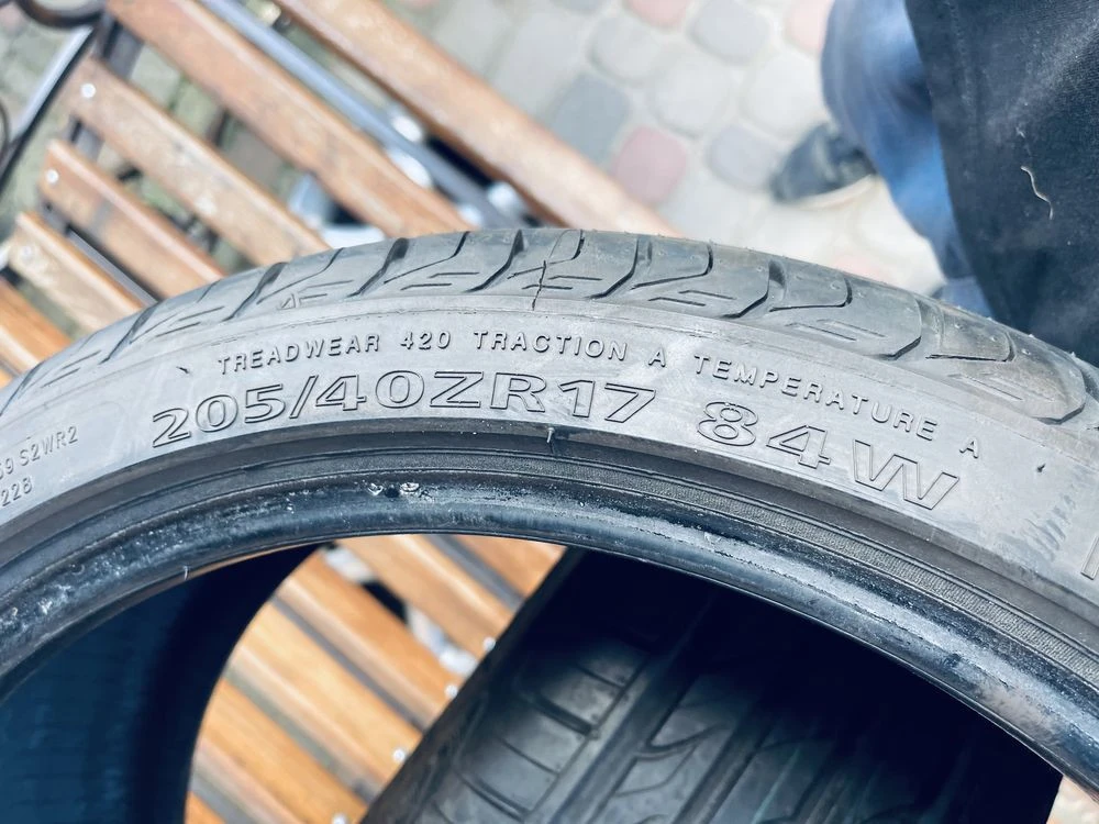 Пара 205/40 ZR17 Delinte