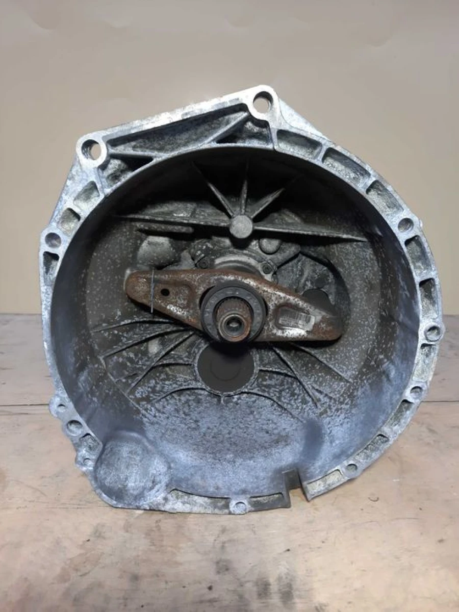 Коробка передач МКПП BMW 2.0d бмв 23007568128/1067401118
