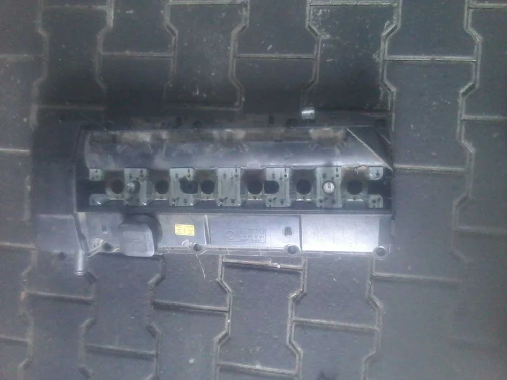 Клапанна кришка BMW E46 325 M52 B25  1998-2006   1928403154