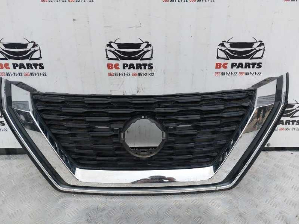 Решетка радиатора Nissan Rogue T33 2020+  623106RR0A