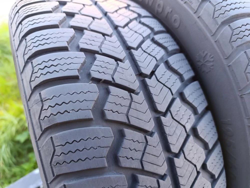 Зимові шини Kormoran 195/60 R15 резина Р15