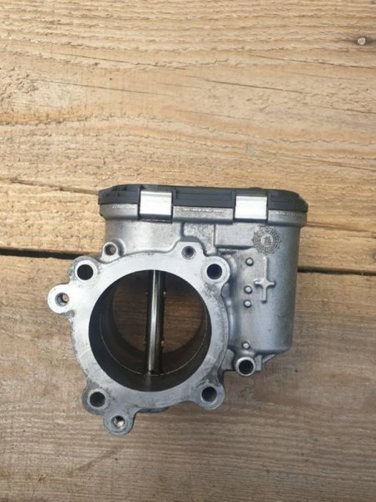 Дроссельная заслонка A 642 090 02 70 Mercedes W221 OM642 3.0 CDI