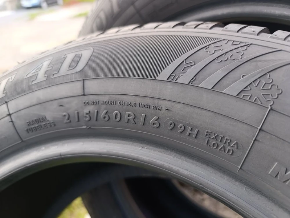 Зимові шини Dunlop 215/60 R16 резина Р16