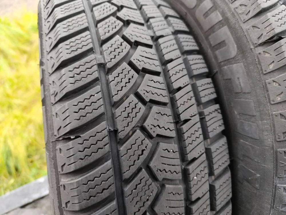 Майже нові зимові шини Sunfull 185/65 R15 резина Р15