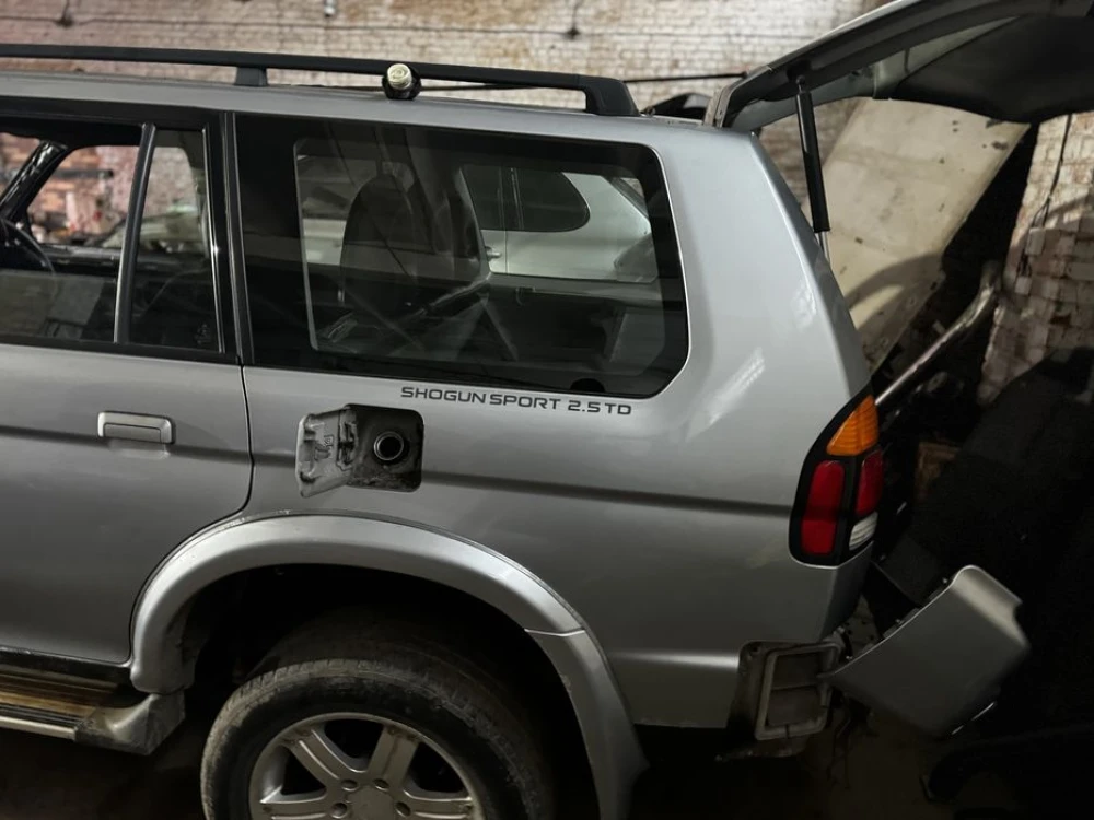 Телевизор Pajero Sport 1 стойка криша четверть Паджеро порезка