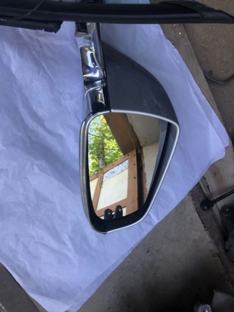 Дзеркало Tesla model s