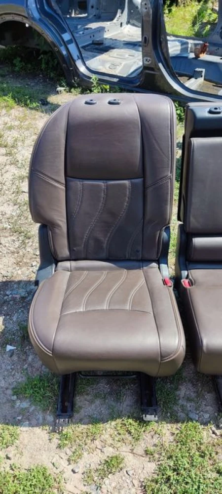 Другий ряд сидінь на Infiniti qx60 Jx35