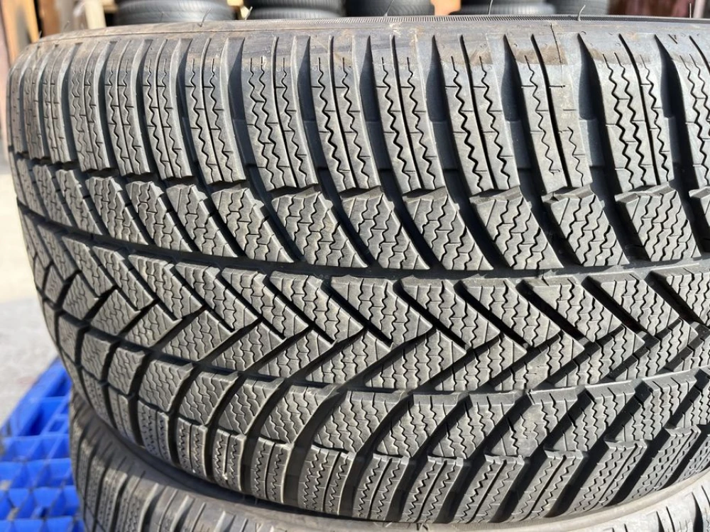 245/40 r18 Bridgestone Blizzak LM005 99% Резина зимняя