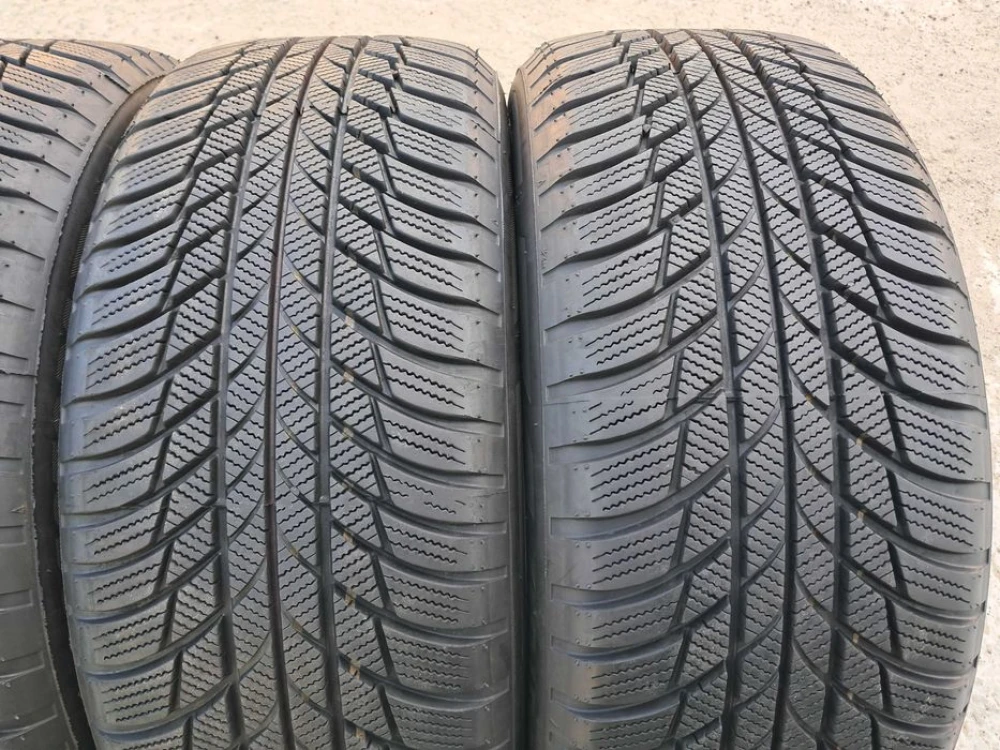Резина зима 90% протектор Bridgestone 215/55 R17 Blizzak LM001