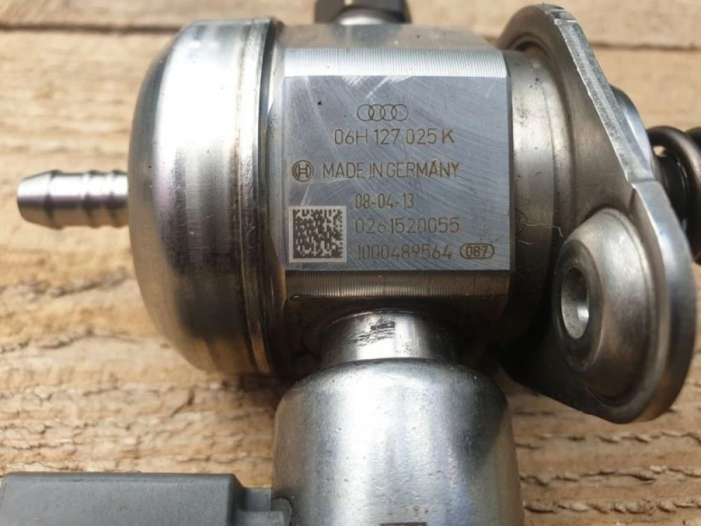Насос топливный (тнвд) 06H 127 025 K Audi Ауді A4 B8 1.8 TFSI Розборка