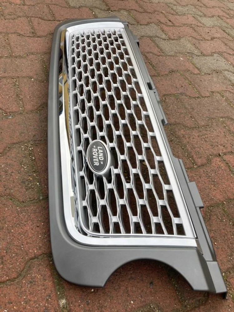 Решетка Радиатора RANGE ROVER VOGUE 2010-2012 год.