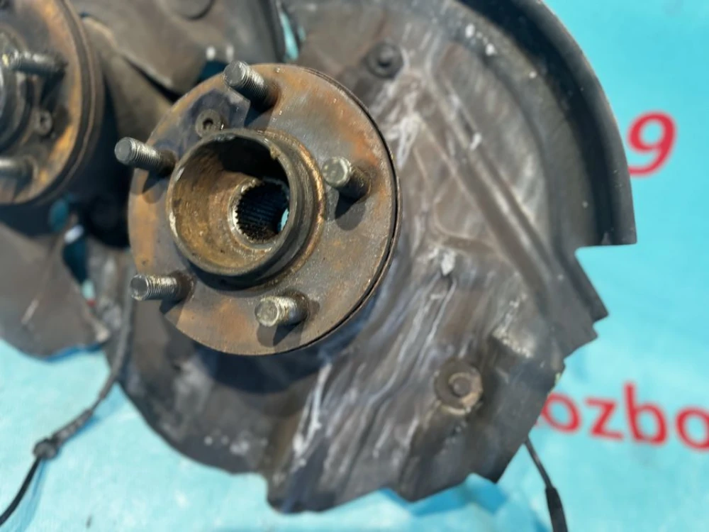 Поворотний кулак Range rover Vogue l322 3.0d цапфа