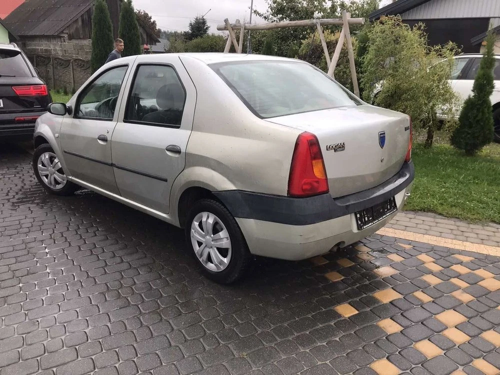 Дверка,дверь розбірка вживані запчастини Дачія Логан Dacia Logan
