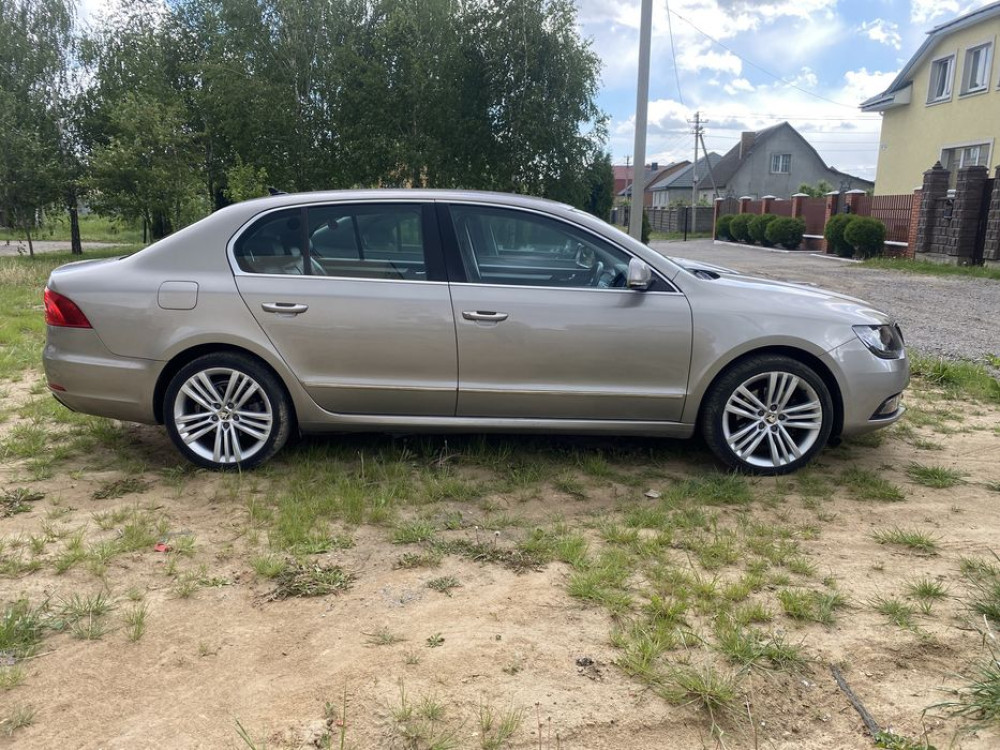 Двері Skoda Superb2 шкода суперб двері ляда