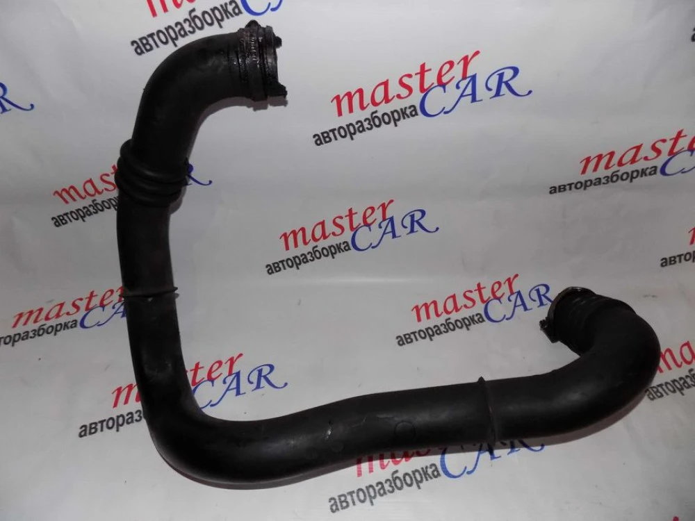 Патрубок интеркулера к заслонке 8200560052 Master Movano 2.5