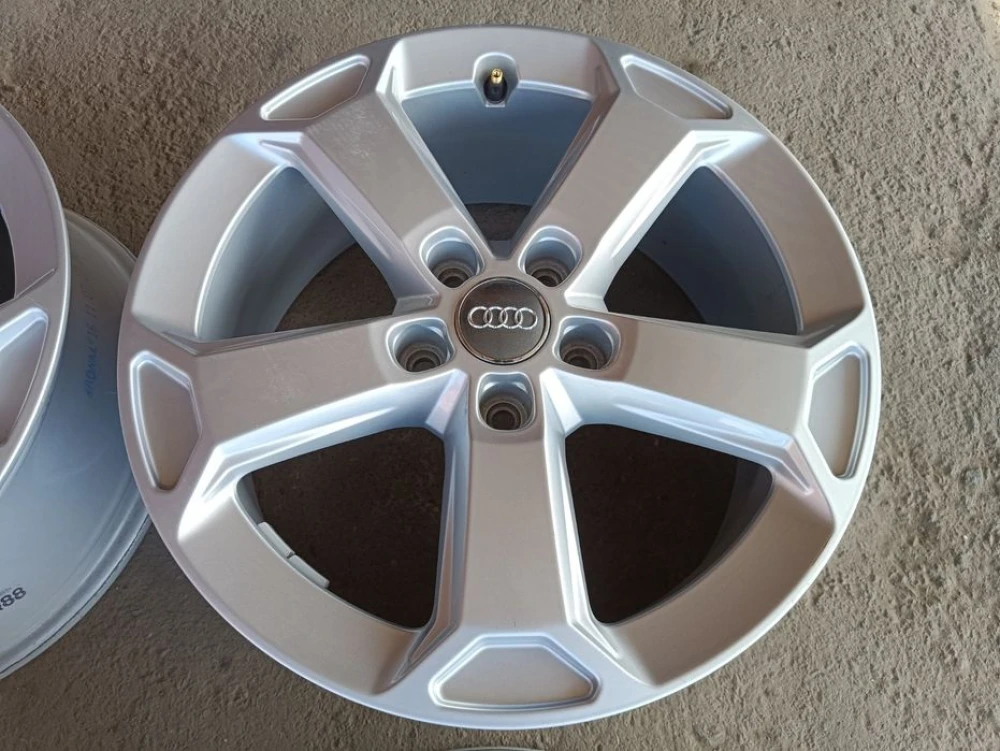 Оригінальні легкосплавні диски Audi 5*112 R17 титан r17