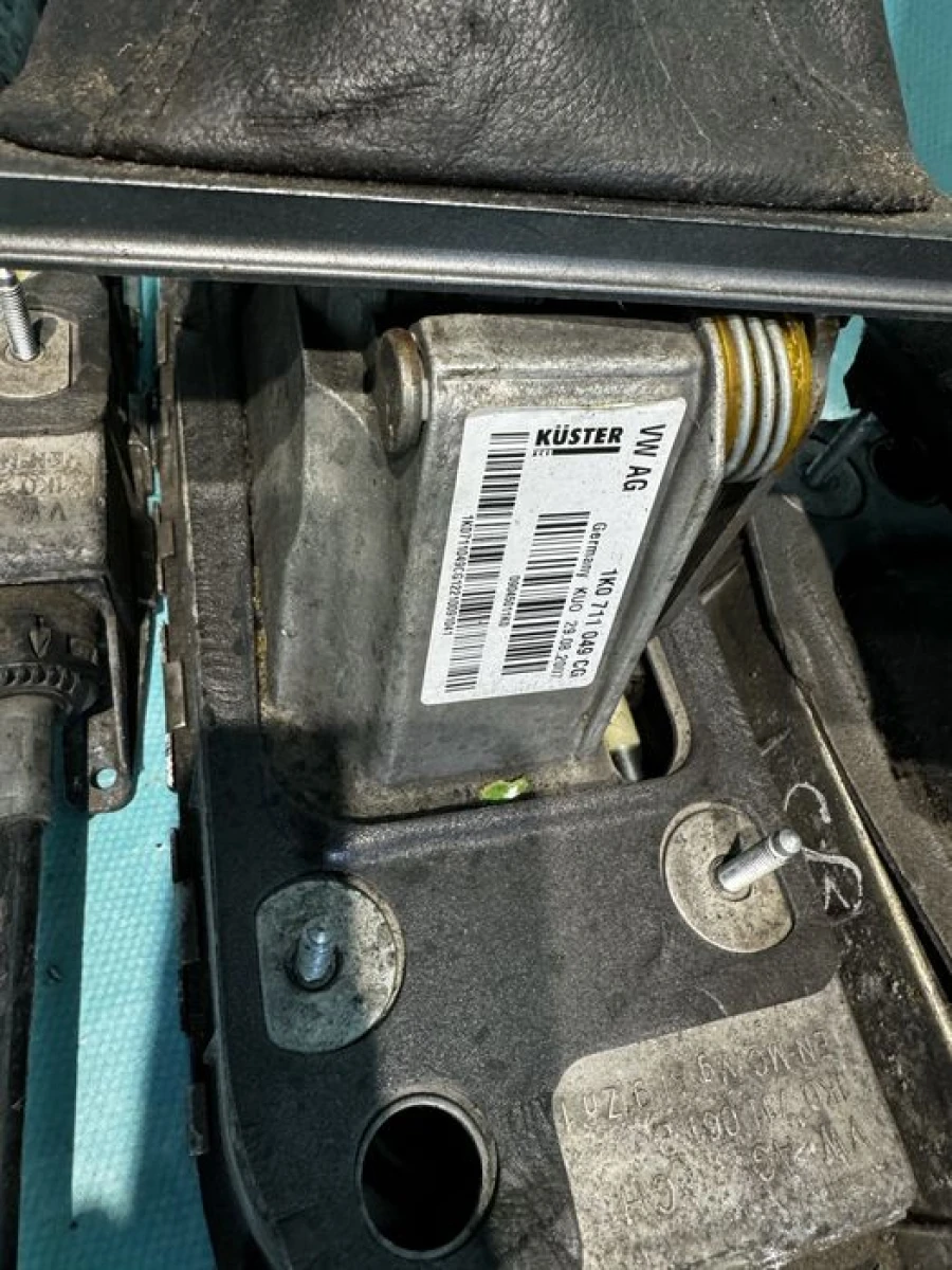 Куліса МКПП vw passat b6 b7 cc skoda A5 селектор троси