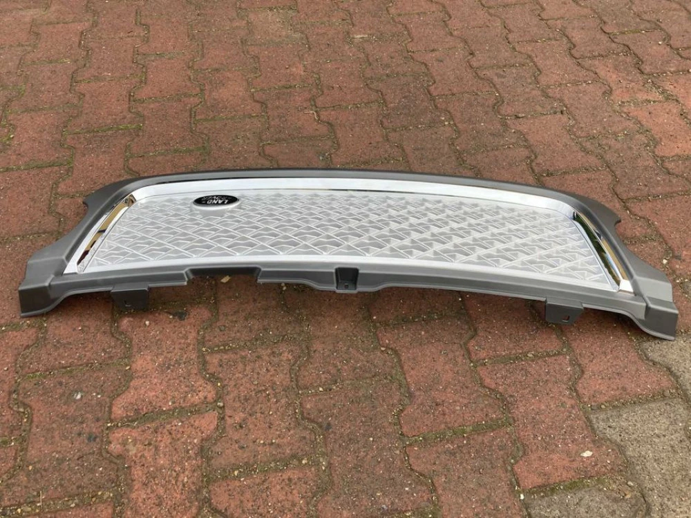 Решетка Радиатора RANGE ROVER VOGUE 2010-2012 год.