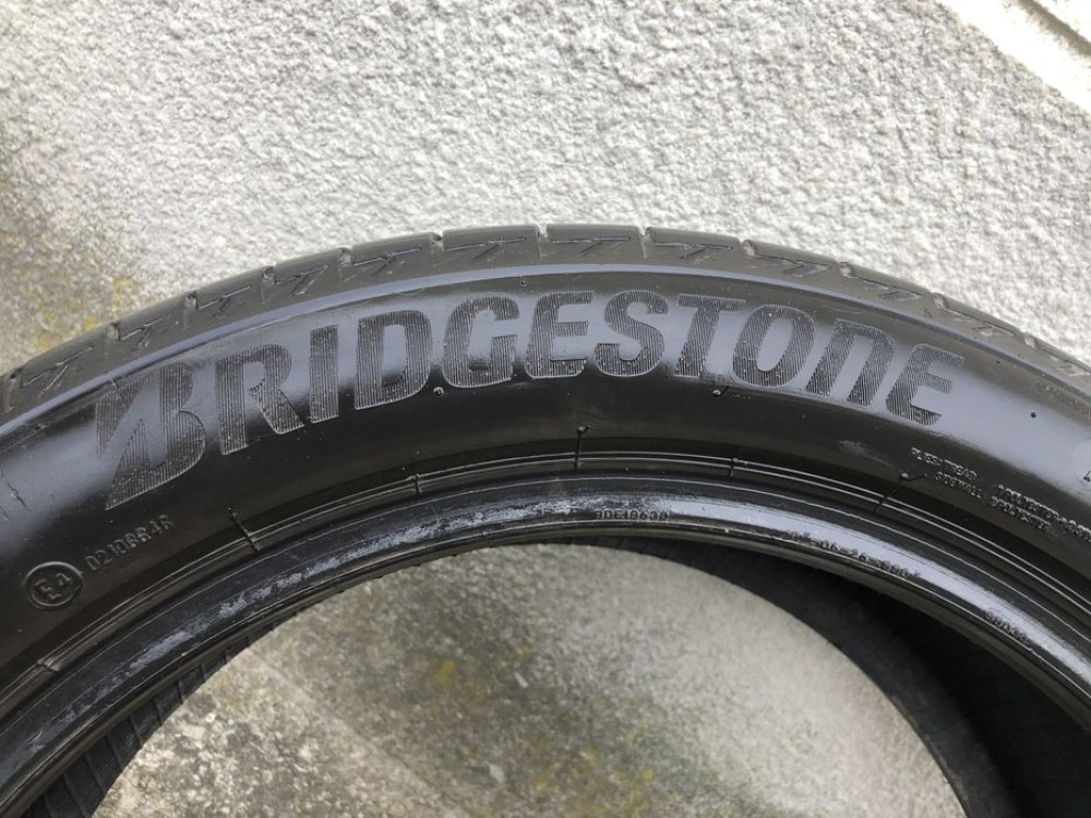 Шини літні Bridgestone 225/50/18