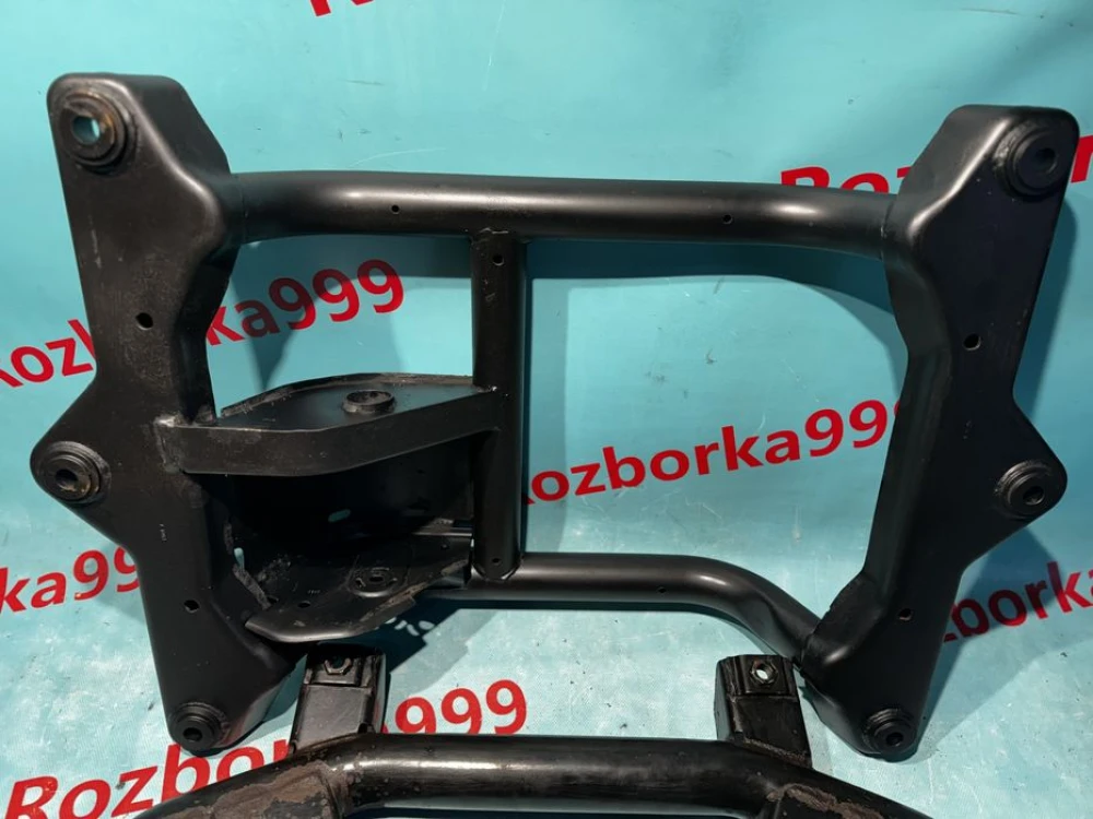 Подрамник балка кпп Land rover Range Rover Vogue L322
