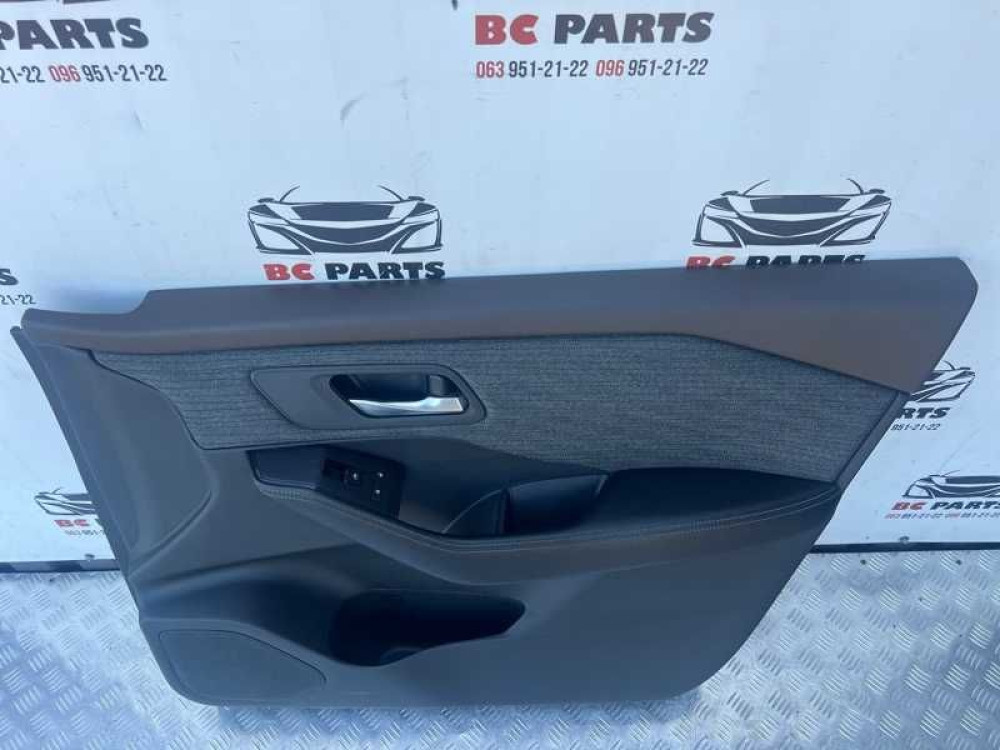 Карта боковой двери передняя правая Nissan Rogue T33 2020-2024 год