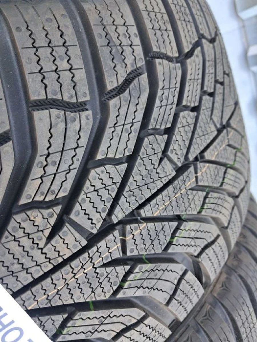 Резина зима НОВА Kumho 245/45 R18 Wintercraft WP52 DOT23