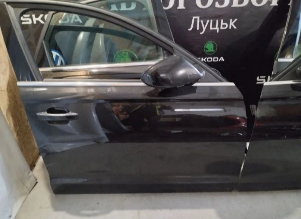 Двері двери ауді а6с7 AUDI A6C7 чорний LY8X