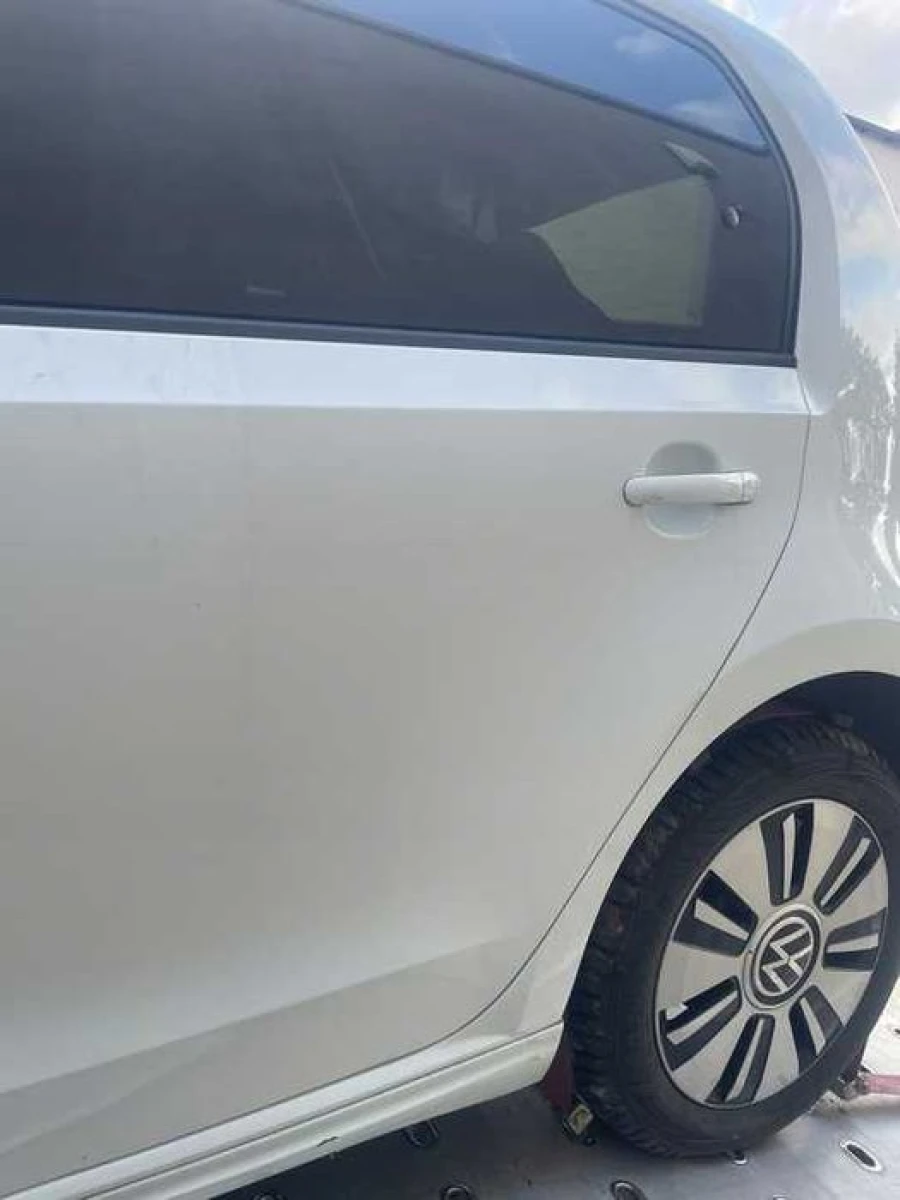 Двери передние задние правые левые Volkswagen UP