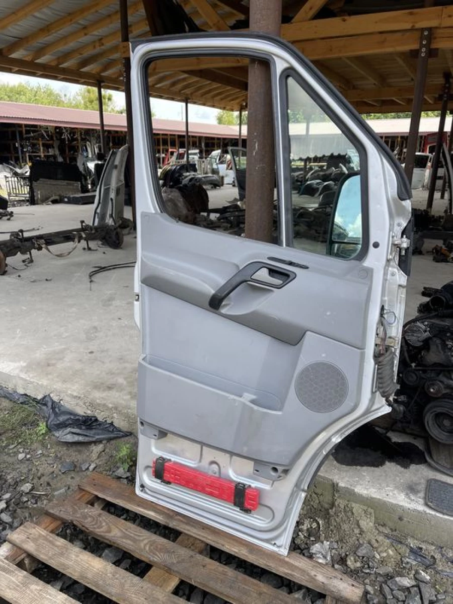 Передні двері ліва VW Crafter 06-16р Крафтер