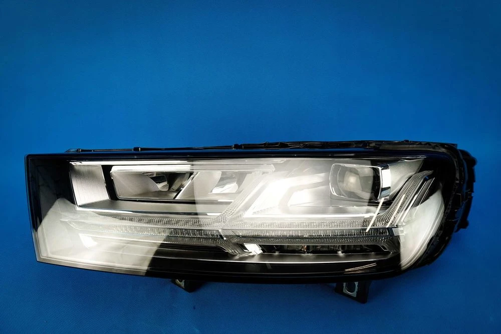 Фары передние Audi Q7 4M