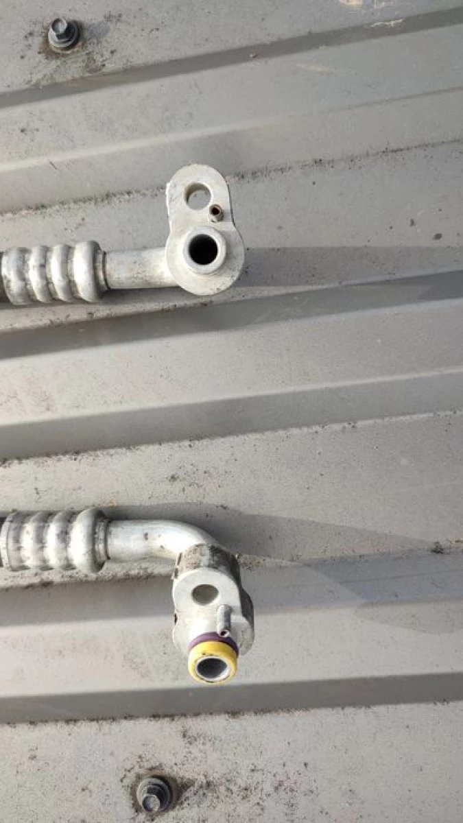 Трубка кондиціонера VW T5 2.5 7H0820721AE
