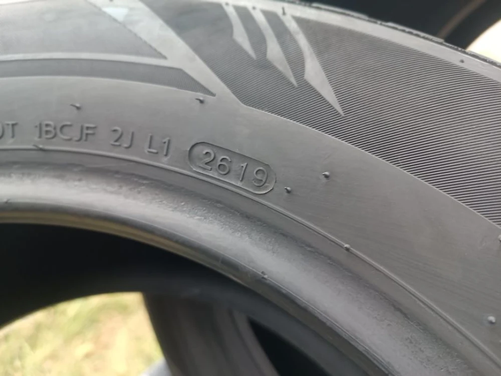 Зимові шини Laufenn 225/60 R17 резина Р17