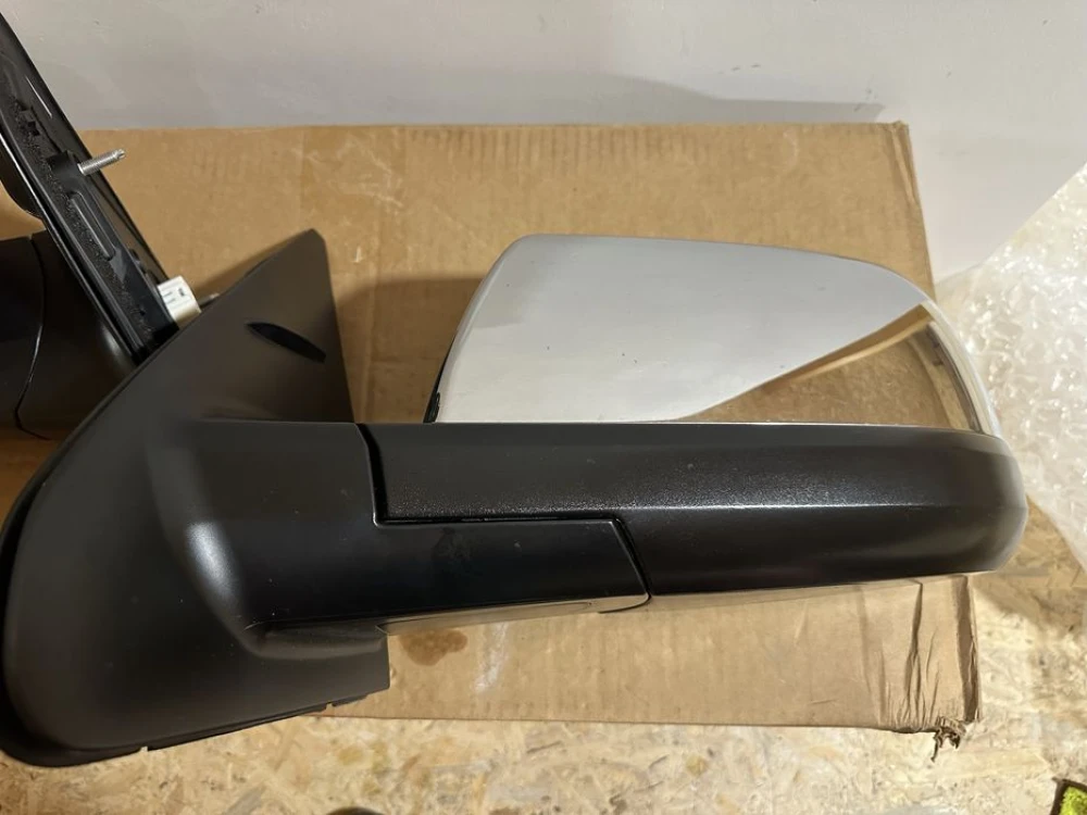 Дзеркало ліве Toyota Tundra Sequoia blind spot 2014-2020