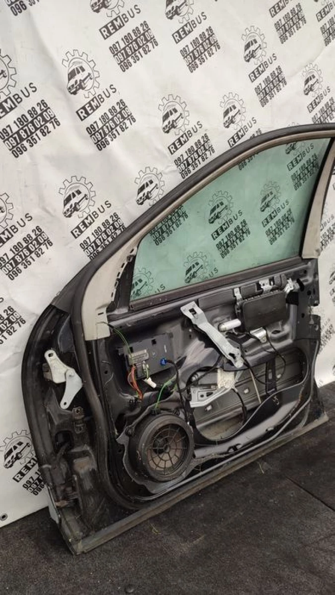 Дверка передня права MB C-Class w202 в хорошому стані
