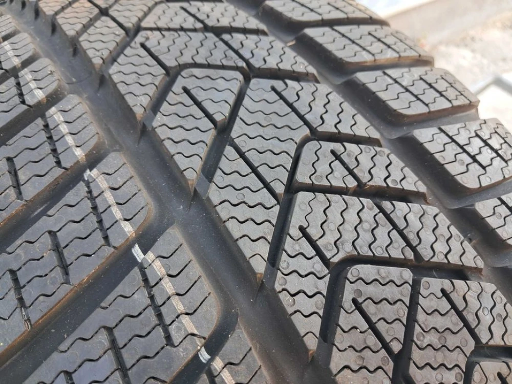 Резина зима НОВА Pirelli 245/50 R18 Sottozero 3 RFT MOE