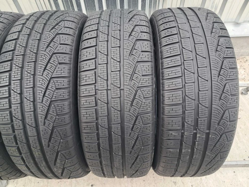 Резина зима 90% протектор Pirelli 235/55 R18 Sottozero winter serie II