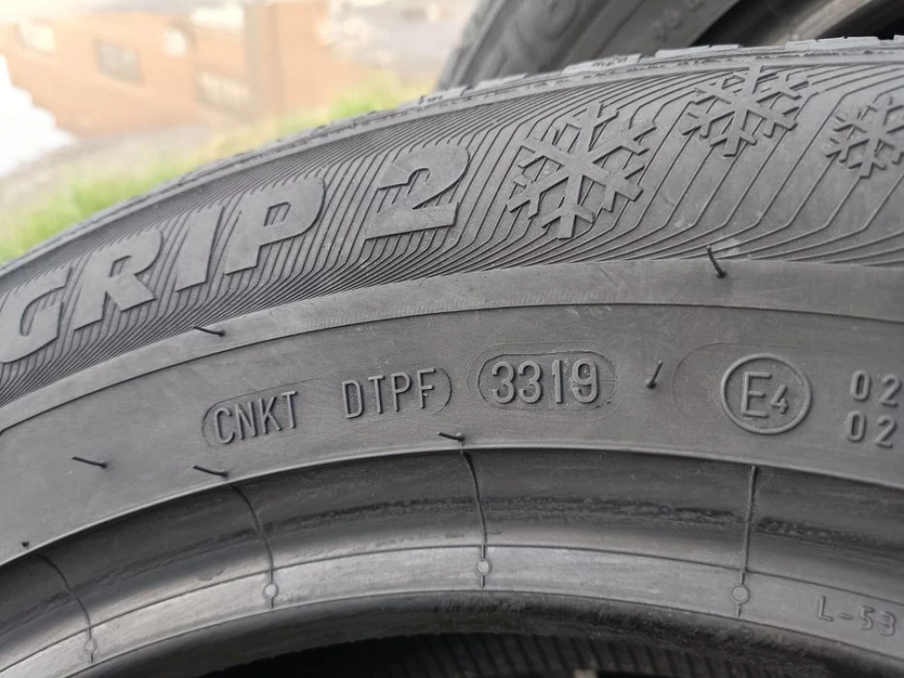 Зимові шини Semperit 215/60 R17 резина Р17