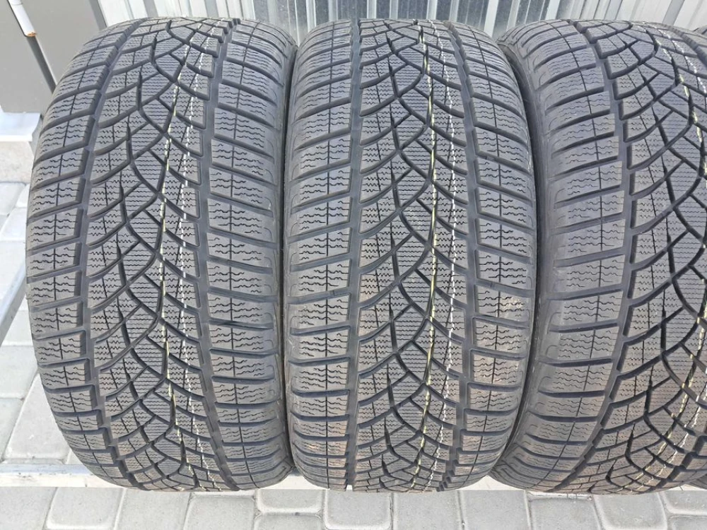 Резина НОВА Good Year 245/40 R18 Ultra Grip Performance Gen-1 DOT23 A4