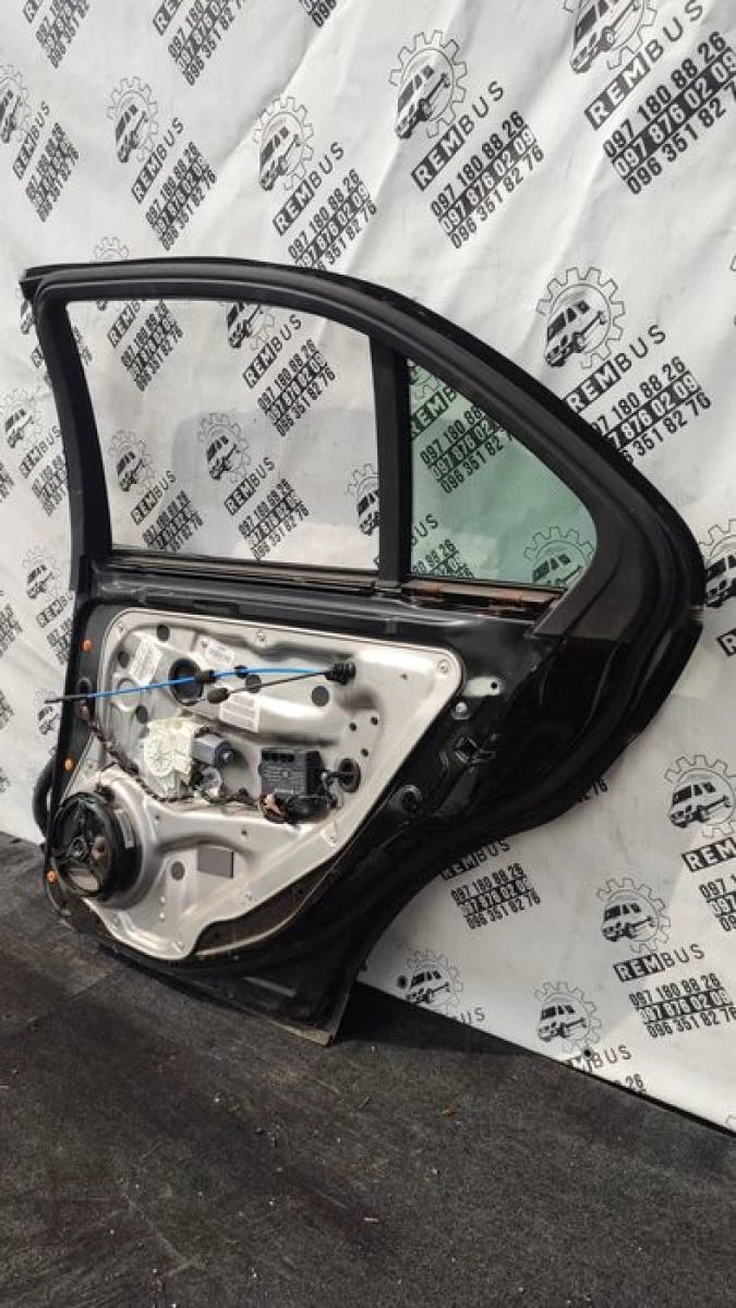 Дверка задня права MB C-class w204 в хорошому стані