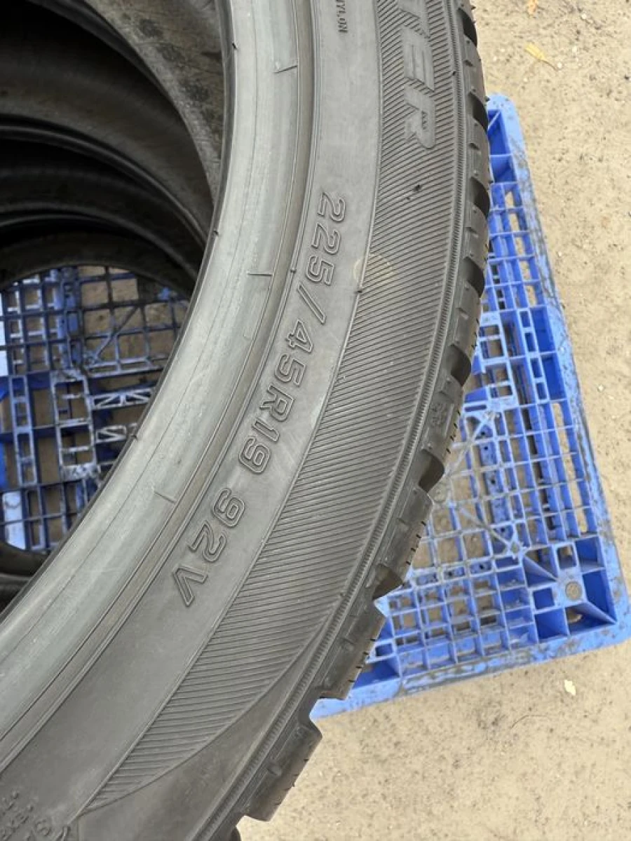 225/45 r19 Falken Eurowinter Резина зимняя 95%