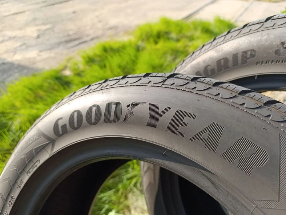 Зимові шини Goodyear 205/60 R16 резина Р16