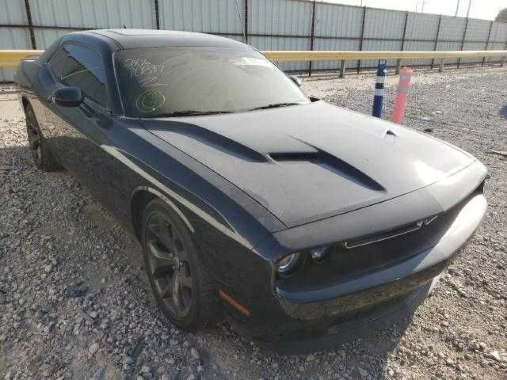 Dodge Challenger  капот